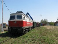 28.04.2009 Pisz. Druga z lokomotyw serii 232 660-1 East West Railways manewruje z częścią składu