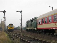 25.10.2009, Stare Juchy, 66007 z pociągiem Szczecin - Suwałki, podczas krzyżowania z pociągiem pospiesznym Biebrza prowadzonym przez SU45-183