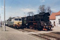 Giżycko, 3.05.1997 r. SP47-001 z poc. Olsztyn-Korsze-Ełk i Ol49-11 z pociągiem specjalnym