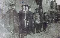 Wilno 1913 drugi z lewej Antoni Żebrowski. Parowóz typu T62. Zdjęcie z kolekcji Zbigniewa Żebrowskiego