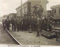 Wilno Warsztaty Wagonowe 1927 r., pierwszy z prawej Witold Żebrowski. Zdjęcie z kolekcji Zbigniewa Żebrowskiego