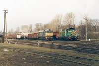 21.03.2002, stacja Suwałki, ST44-957, pociąg TKPS 77780 Suwałki - Ełk przed odjazdem