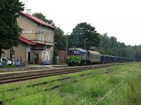 22.08.2012, Stare Juchy, M61-1151 z pociągiem do Ełku czeka na zwolnienie szlaku do stacji docelowej. Tłuczeń z tego składu zostanie jeszcze tego samego dnia w kilka godzin wysypany na pierwsze dwa kilometry remontowanego szlaku Ełk - Orzysz.