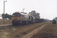 27.08.2002, przystanek Woszczele, ST44-957 i SM42 ze składem w wydłużonej do Sterławek Wielkich relacji. TKMS 763 z Ełku