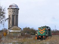 03.11.2006, Pisz, wieża wodna, SM42-433 z pociągiem TKMSc 790 Ełk - Pisz