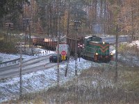03.11.2006, przejazd na DK 58, za Starymi Gutami, SM42-433 z pociągiem TKMSc 791 Pisz - Ełk
