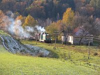 03.11.2006, nieczynna od II wojny mijanka Ciernie, SM42-433 z pociągiem TKMSc 791 Pisz - Ełk